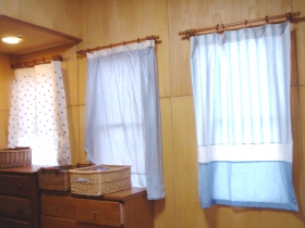 �J�[�e��3��